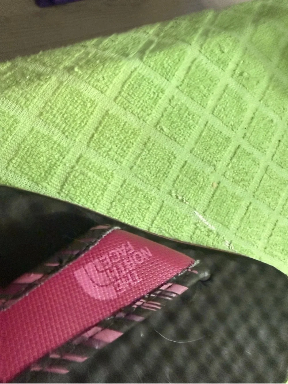 The North Face Women’s Pink Base Camp Flip Flop! Size 6